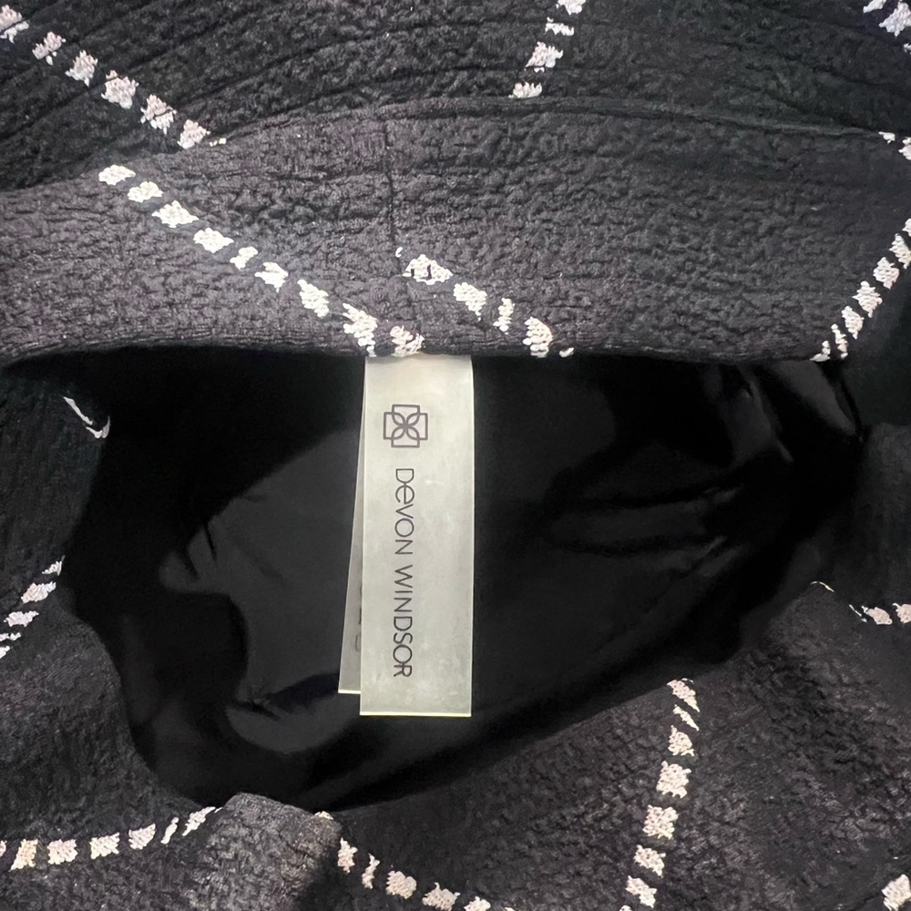 Devon Windsor Black And White Patterned Bucket Hat - image 3